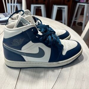 Women's Nike Air Jordan 1 Mid